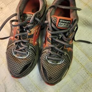 Brooks Men's Athletic Shoes in Gray and Red